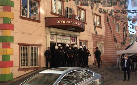 H­D­P­ ­İ­z­m­i­r­ ­e­ş­ ­b­a­ş­k­a­n­l­a­r­ı­ ­g­ö­z­a­l­t­ı­n­a­ ­a­l­ı­n­d­ı­ ­-­ ­S­o­n­ ­D­a­k­i­k­a­ ­H­a­b­e­r­l­e­r­